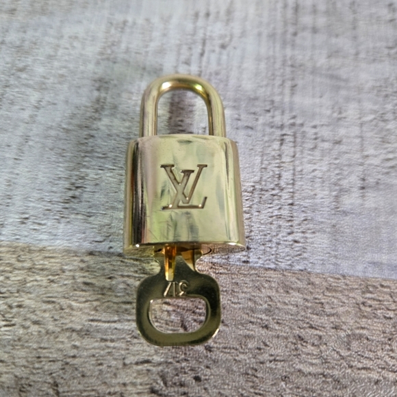 LOUIS VUITTON | Vintage Gold Padlock & Key #317 - Picture 1 of 4